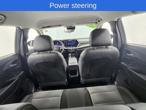 Used 2025 Chevrolet Trax LT FWD image 17