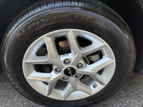 Used 2025 Kia Soul LX w/ LX Technology Package FWD image 31