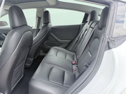 Used 2018 Tesla Model 3 Mid Range image 30