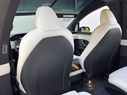 Used 2023 Tesla Model X image 38