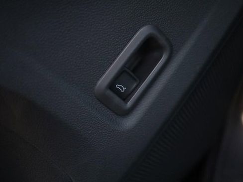 New 2026 Volkswagen Tiguan SE image 12