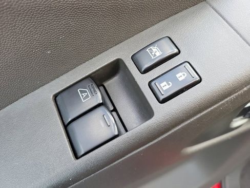 Used 2011 Nissan Frontier SV image 20