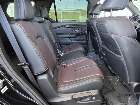 Used 2025 Honda Pilot Black Edition image 19