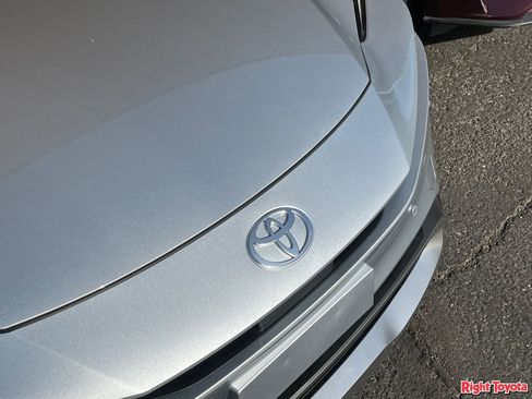Used 2026 Toyota Prius Plug-In Hybrid FWD image 7