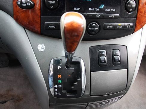 Used 2009 Toyota Sienna XLE Limited AWD/4WD image 8