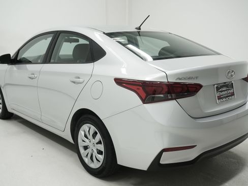 Used 2021 Hyundai Accent SE FWD image 6