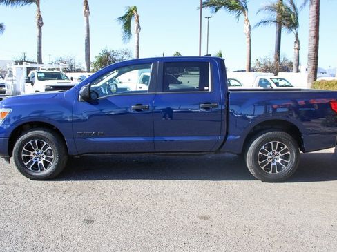 Used 2022 Nissan Titan SV image 5