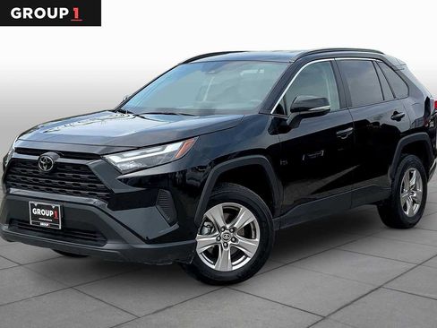 Used 2025 Toyota RAV4 XLE image 1