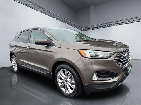 Used 2019 Ford Edge Titanium w/ Cold Weather Package image 8