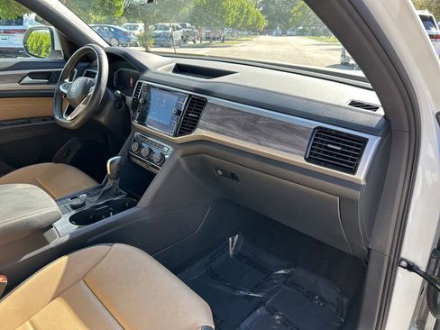 Certified 2022 Volkswagen Atlas Cross Sport SE image 36