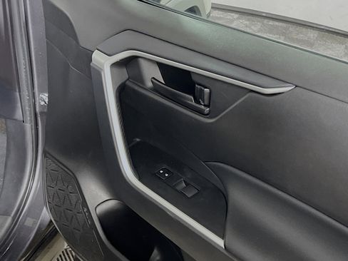 Used 2025 Toyota RAV4 LE image 32