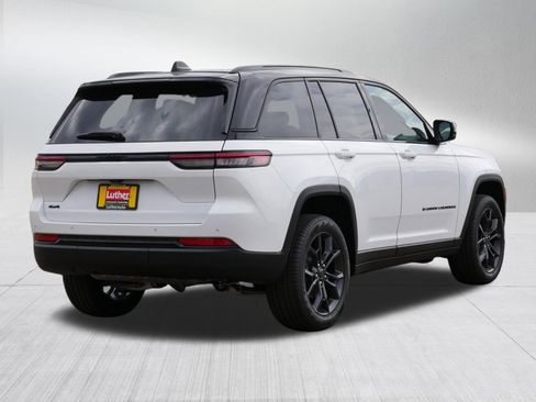 New 2025 Jeep Grand Cherokee Limited w/ Trailer Tow Package AWD/4WD image 2