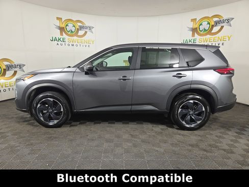 Used 2024 Nissan Rogue SV image 4