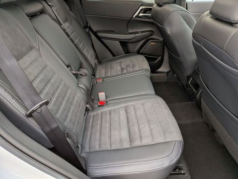 New 2026 Mitsubishi Outlander SE image 29