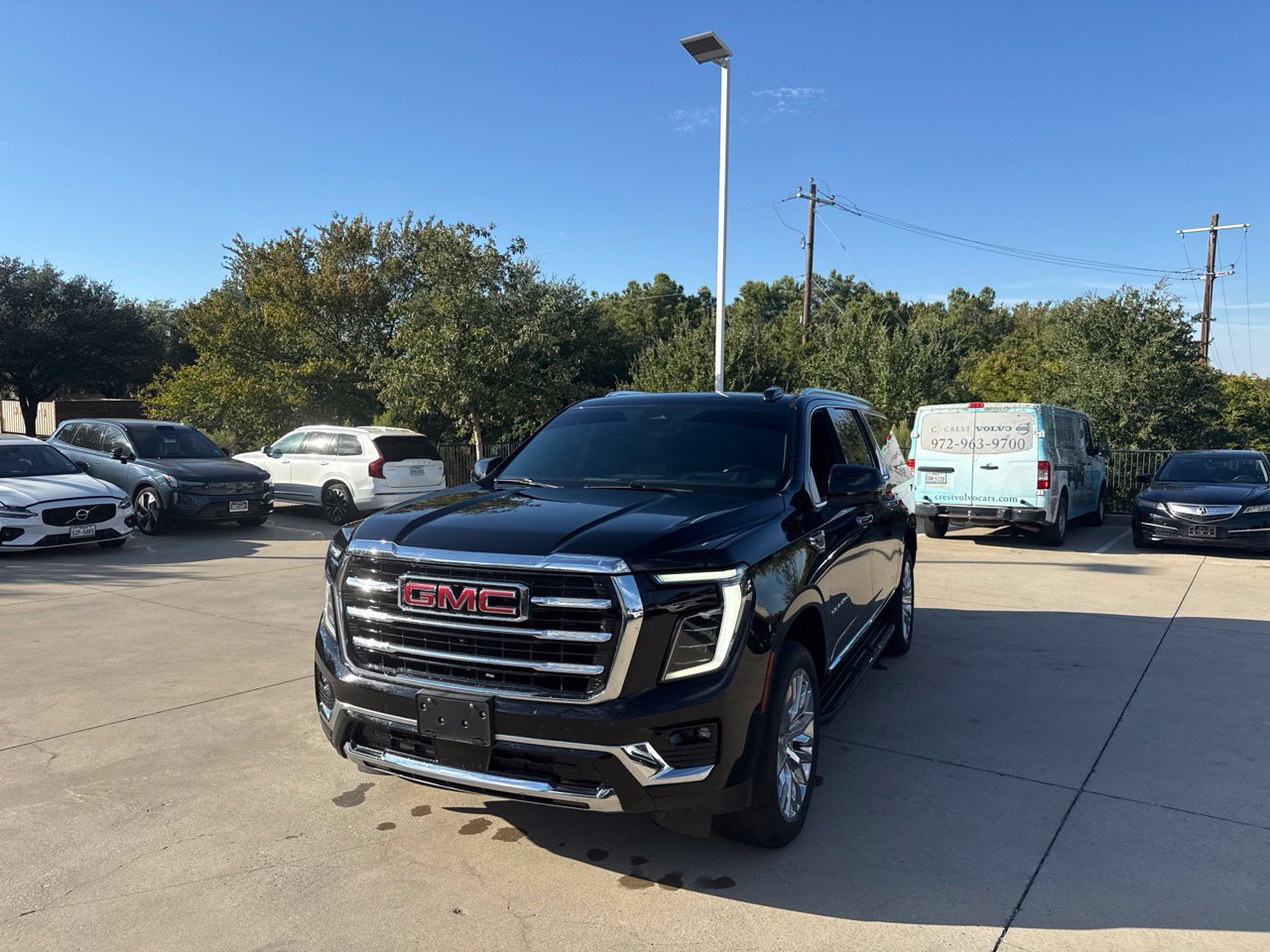 Used 2025 GMC Yukon XL Elevation w/ Elevation Premium Package AWD/4WD image 2