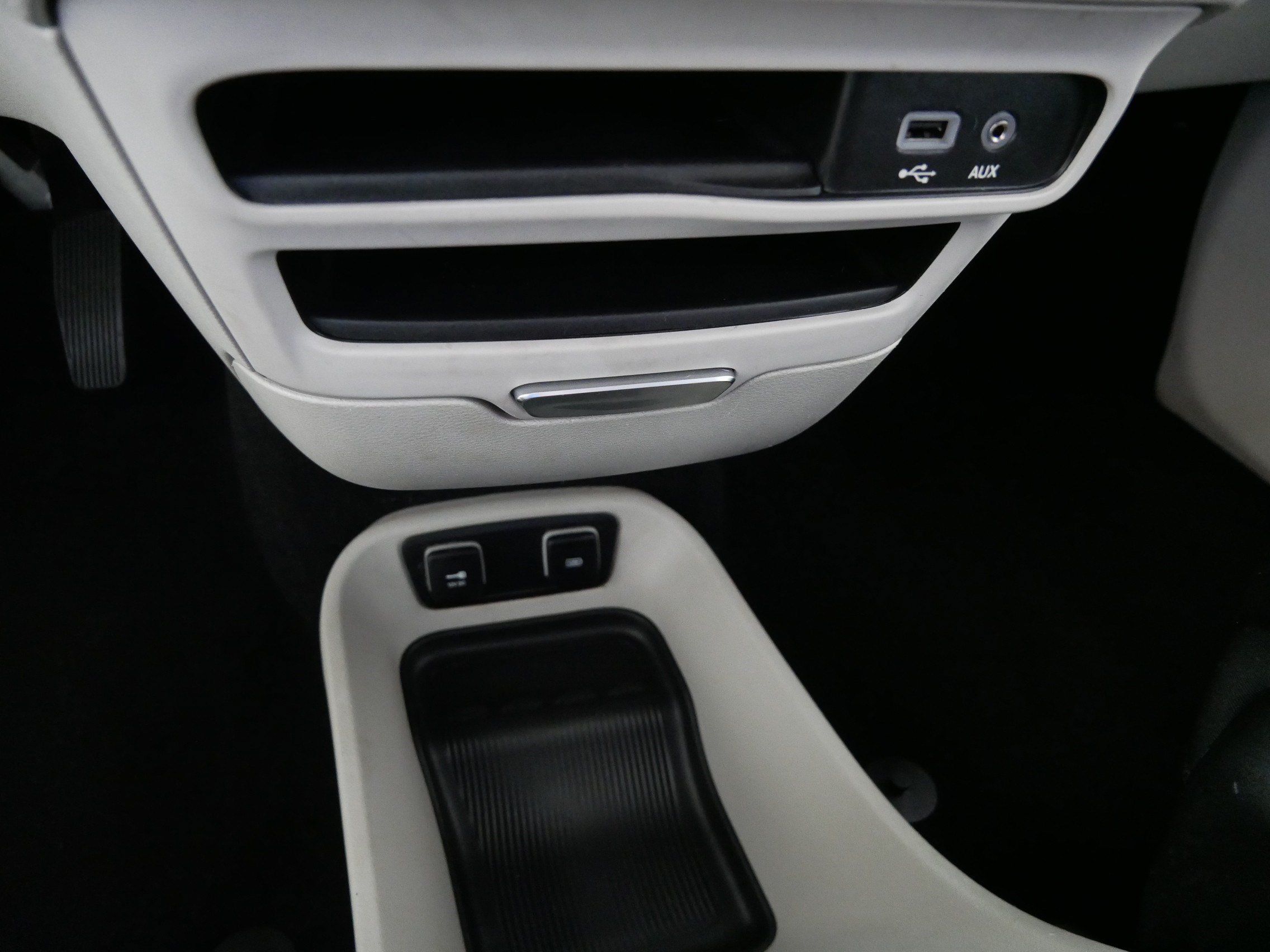 Used 2020 Chrysler Pacifica Touring-L w/ Tire & Wheel Group FWD image 29