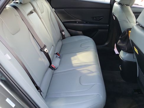 Certified 2025 Hyundai Elantra Limited image 21