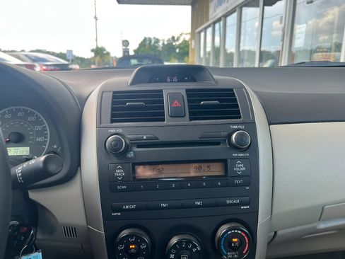 Used 2013 Toyota Corolla L FWD image 9