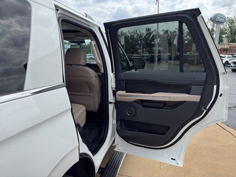 Used 2024 Ford Expedition Limited RWD image 22