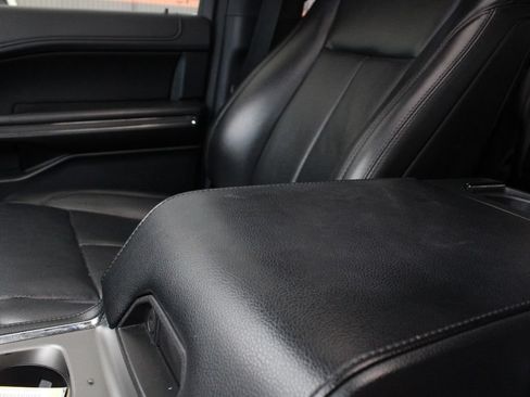 Used 2020 Ford Expedition XLT w/ Equipment Group 202A AWD/4WD image 19