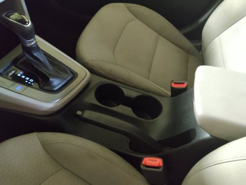 Used 2019 Hyundai Elantra SE FWD image 26