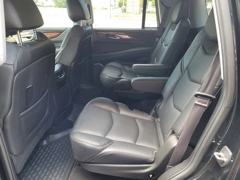 Used 2017 Cadillac Escalade Luxury AWD/4WD image 6
