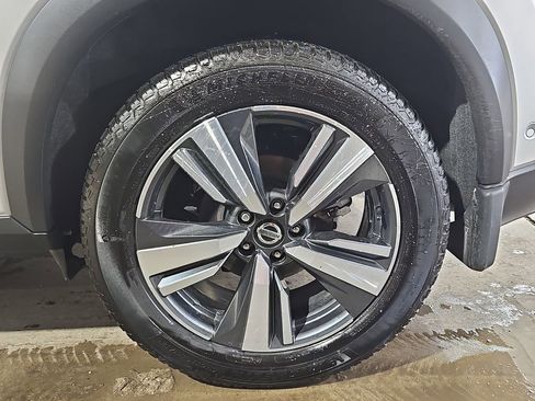 Used 2021 Nissan Rogue Platinum image 40