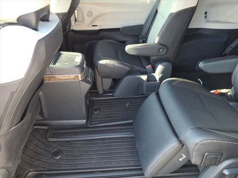 New 2026 Toyota Sienna Platinum AWD/4WD image 5
