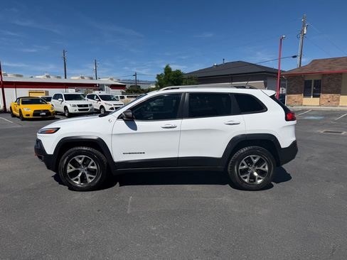 Used 2015 Jeep Cherokee Trailhawk w/ Comfort/Convenience Group AWD/4WD image 3