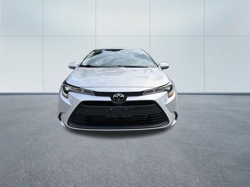 Used 2025 Toyota Corolla LE FWD image 3