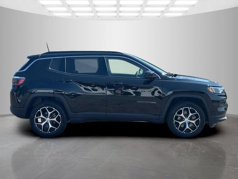 Certified 2024 Jeep Compass Limited AWD/4WD image 8