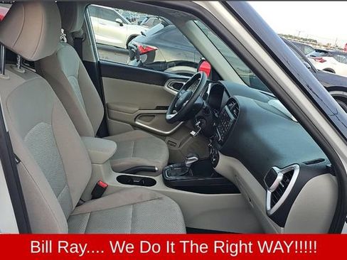 Used 2025 Kia Soul LX w/ LX Technology Package image 3