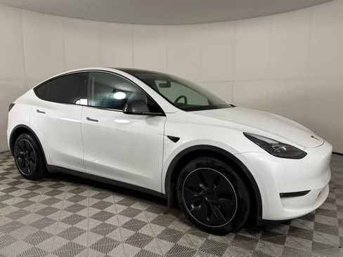 Used 2023 Tesla Model Y Long Range AWD/4WD image 8