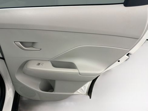 Used 2025 Hyundai Kona SEL AWD/4WD image 30