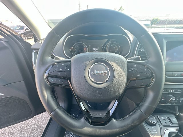 Used 2020 Jeep Cherokee Latitude Plus AWD/4WD image 17