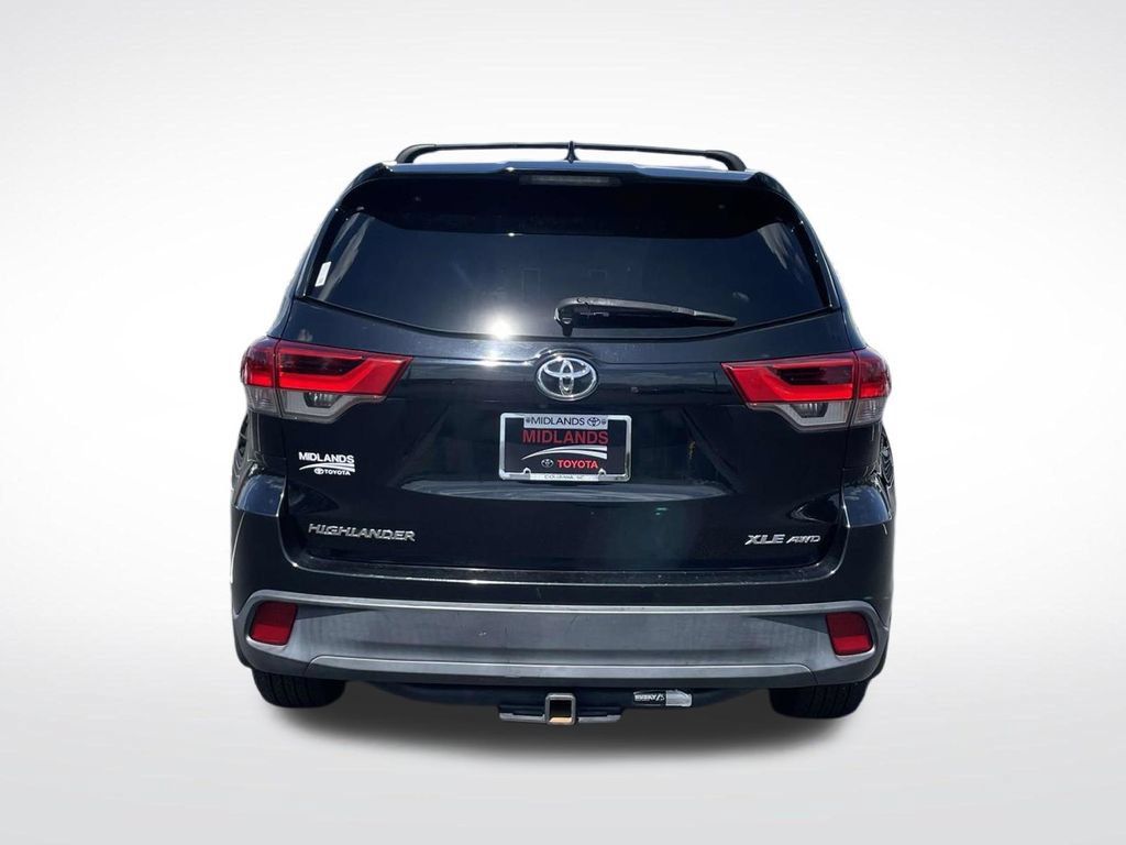 Used 2017 Toyota Highlander XLE AWD/4WD image 13