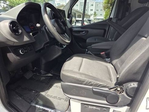 Used 2022 Mercedes-Benz Sprinter 2500 image 5
