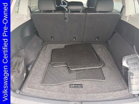 Used 2022 Volkswagen Tiguan SE w/ Panoramic Sunroof Package AWD/4WD image 9