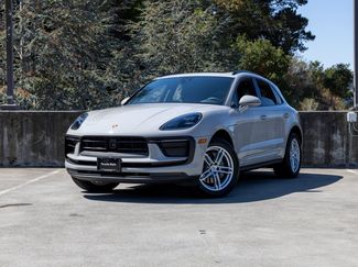 Certified 2025 Porsche Macan image 1