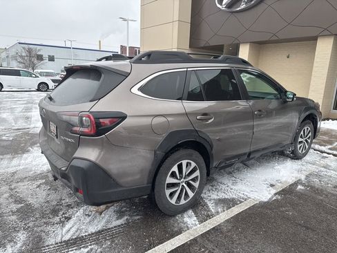 Used 2023 Subaru Outback Premium image 15