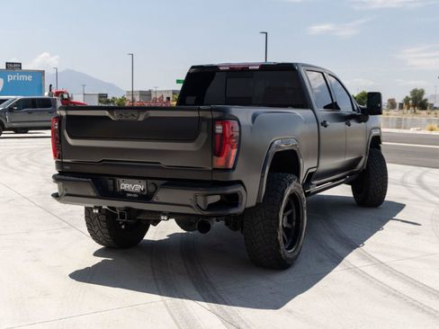 Used 2024 GMC Sierra 3500 Denali Ultimate AWD/4WD image 8