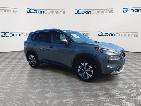 Used 2023 Nissan Rogue SV w/ SV Premium Package image 2