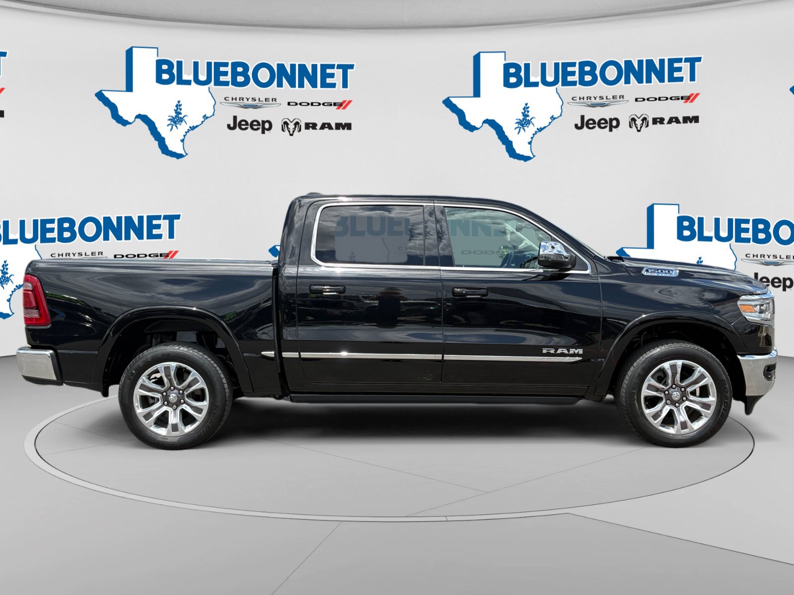 Used 2024 RAM 1500 Limited AWD/4WD image 4