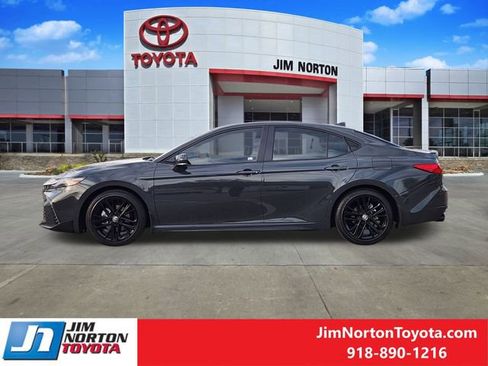 Used 2025 Toyota Camry SE image 5