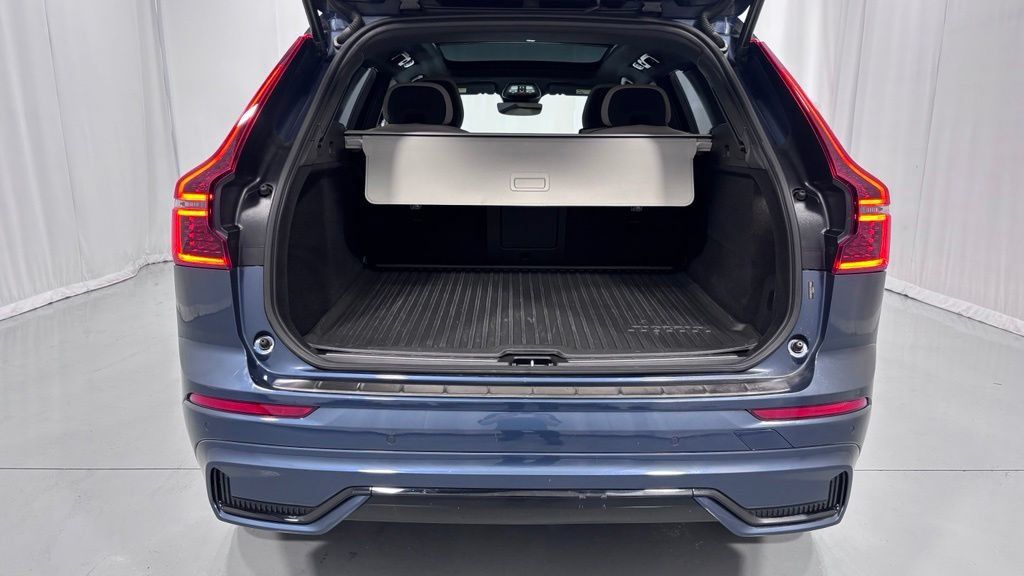Certified 2026 Volvo XC60 B5 Plus AWD/4WD image 28