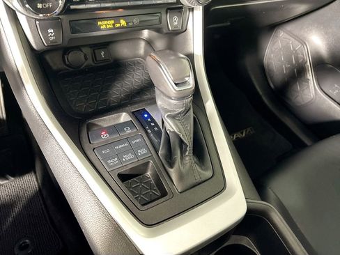 Used 2022 Toyota RAV4 XLE Premium w/ Carpet Mat Package (TMS) image 17