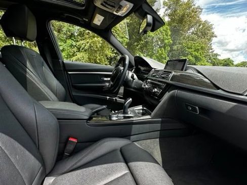 Used 2018 BMW 328d Sedan w/ Premium Package RWD image 22