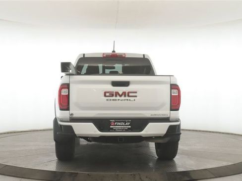 Used 2024 GMC Canyon Denali image 11