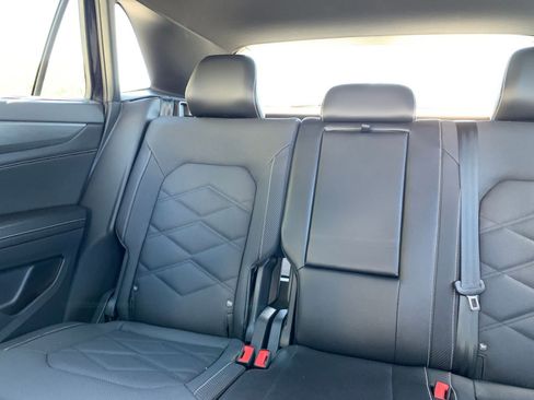 Used 2024 Volkswagen Atlas Cross Sport SE image 39