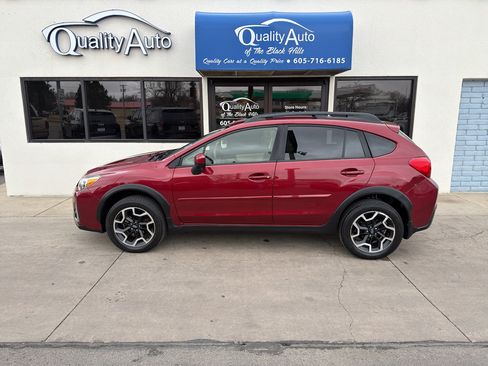 Used 2017 Subaru Crosstrek 2.0i Premium w/ Moonroof Package image 1